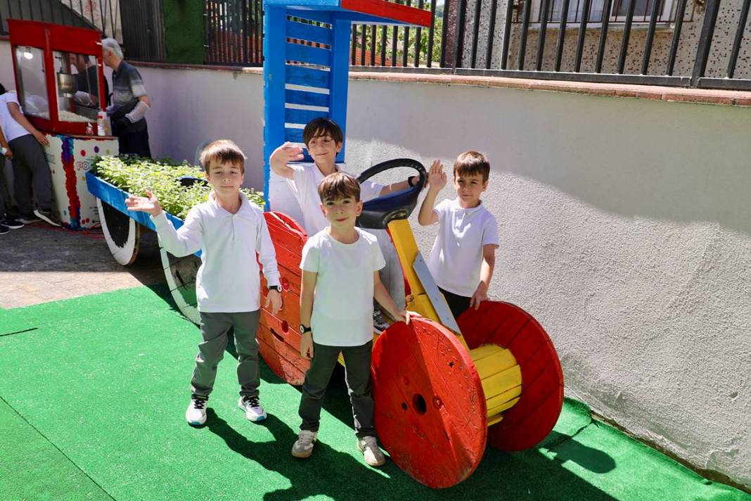 Eski otobüs parçaları, İETT ustalarının elinde çocuk parkına dönüştü 1